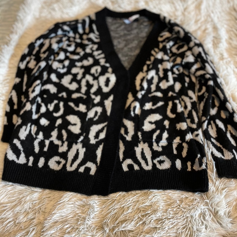 Cheetah black & white cardigan.